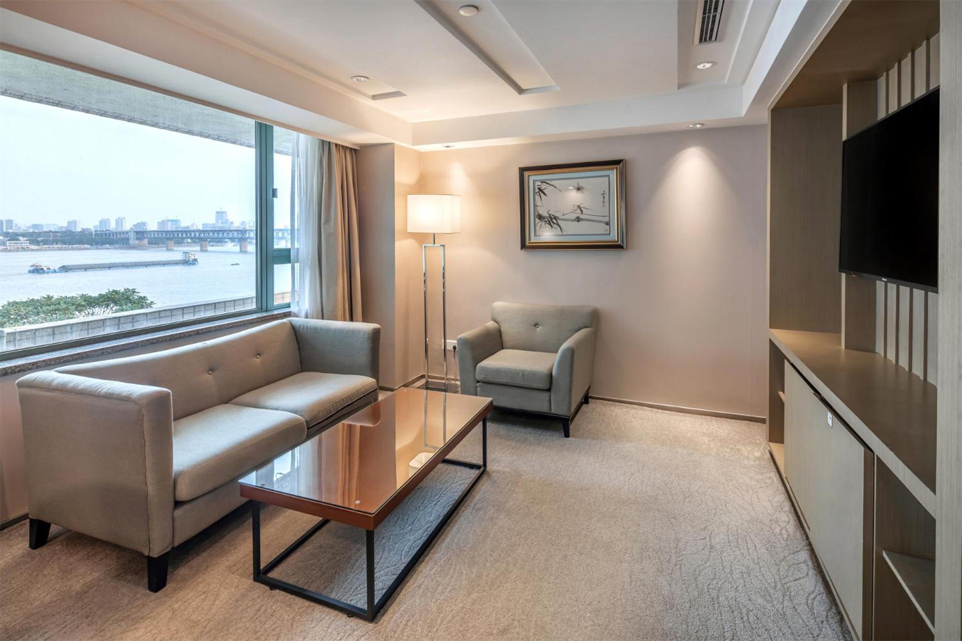 โรงแรม Riverside By Ihg